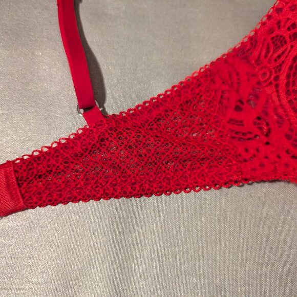 Victoria's Secret Red Embroidered Dream Angels Lightly Lined Demi Bra Size 32D - Picture 3 of 7
